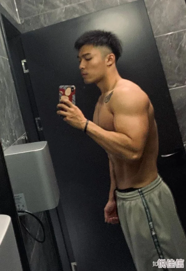 宏Gay被猛男cao精品外卖，意外引发网友热议，背后故事令人捧腹不已，成为社交媒体新热点