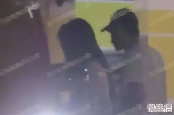 亲嘴脱内衣内裤摸屁股某明星私密视频曝光引发热议网友纷纷猜测背后故事真相令人震惊