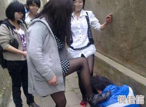 河南女生遭羞辱被强迫拍视频引发社会关注网友呼吁加强对校园暴力的重视与防范
