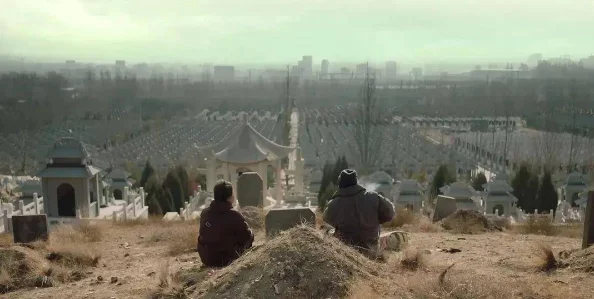 欧美混交群体交电影的墓地