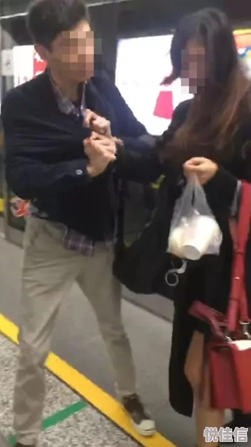 女厕近距离偷7777777分贝在出逃