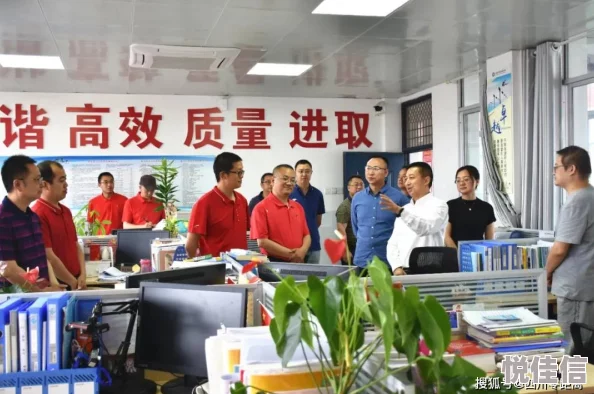 老师我好爽再深一点好舒，学生们在课堂上突然开始跳起舞来