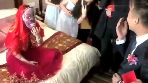 超级乱淫婚礼现场突发意外新郎被绑架喜宴变成营救行动