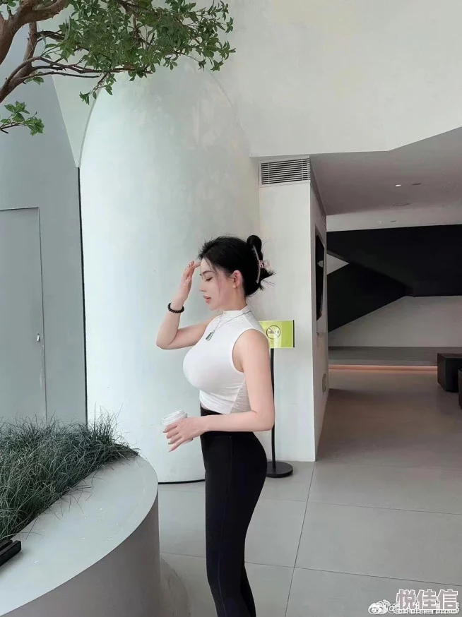 丰满高潮大叫少妇最近在朋友圈晒出自己参加瑜伽比赛获奖的喜悦心情