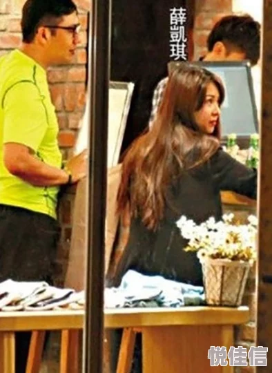Avlulu与神秘男子深夜咖啡店密会疑似新恋情曝光