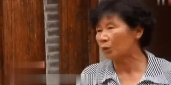 退休门卫老张杜冰倩听说儿媳竟是昔日暗恋对象女儿引发小区热议