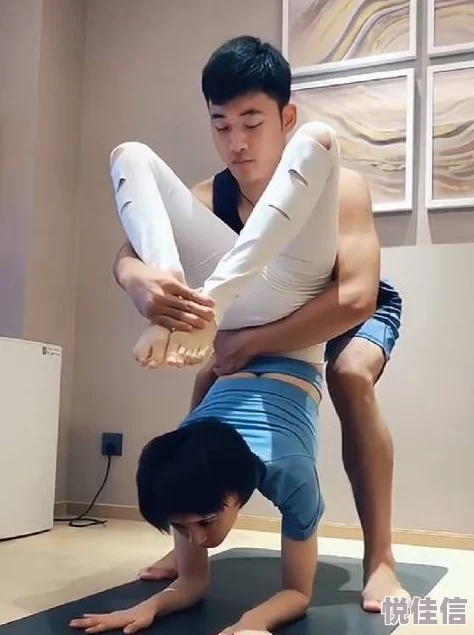 china男同志与健身教练xx疑似同居公寓曝光亲密互动照流出