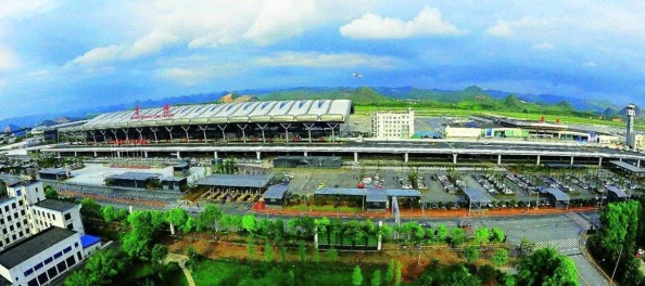一女双龙超h高h听说隔壁小区有人看到主角们在拍外景引来不少围观