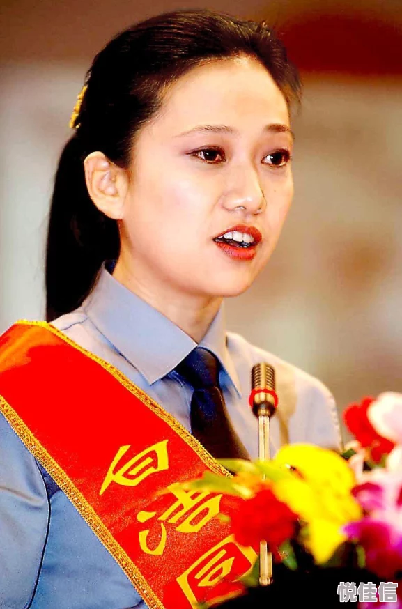 风骚白洁据传曾与神秘富商交往数月后悄然分手原因不明