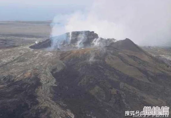 火山口的两个人网友称像是世界名画充满故事感